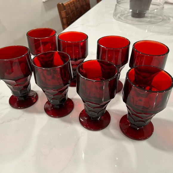 Set of 4 red Georigan vintage glassware. - Picture 5 of 6